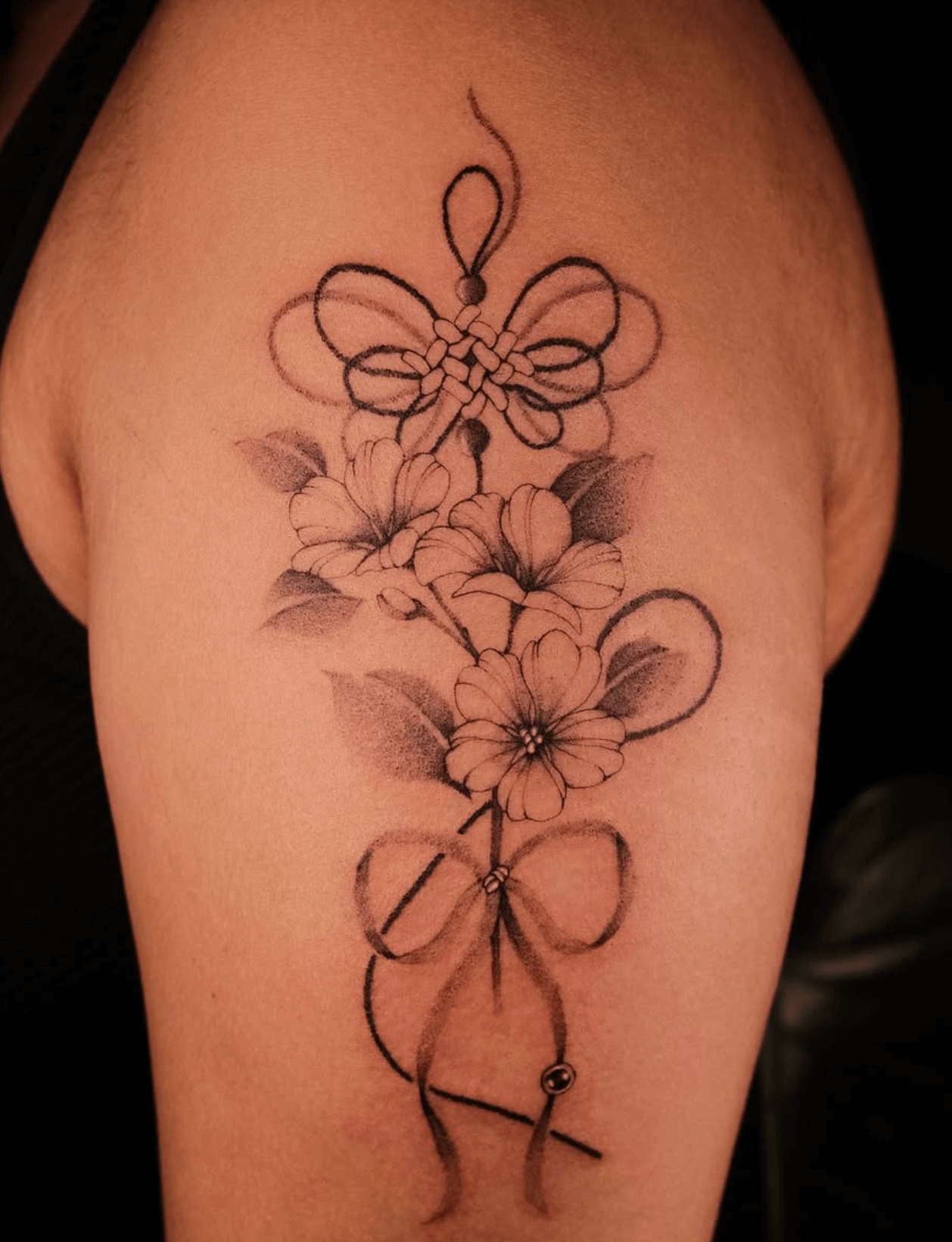 minimalist style tattoo by Jo