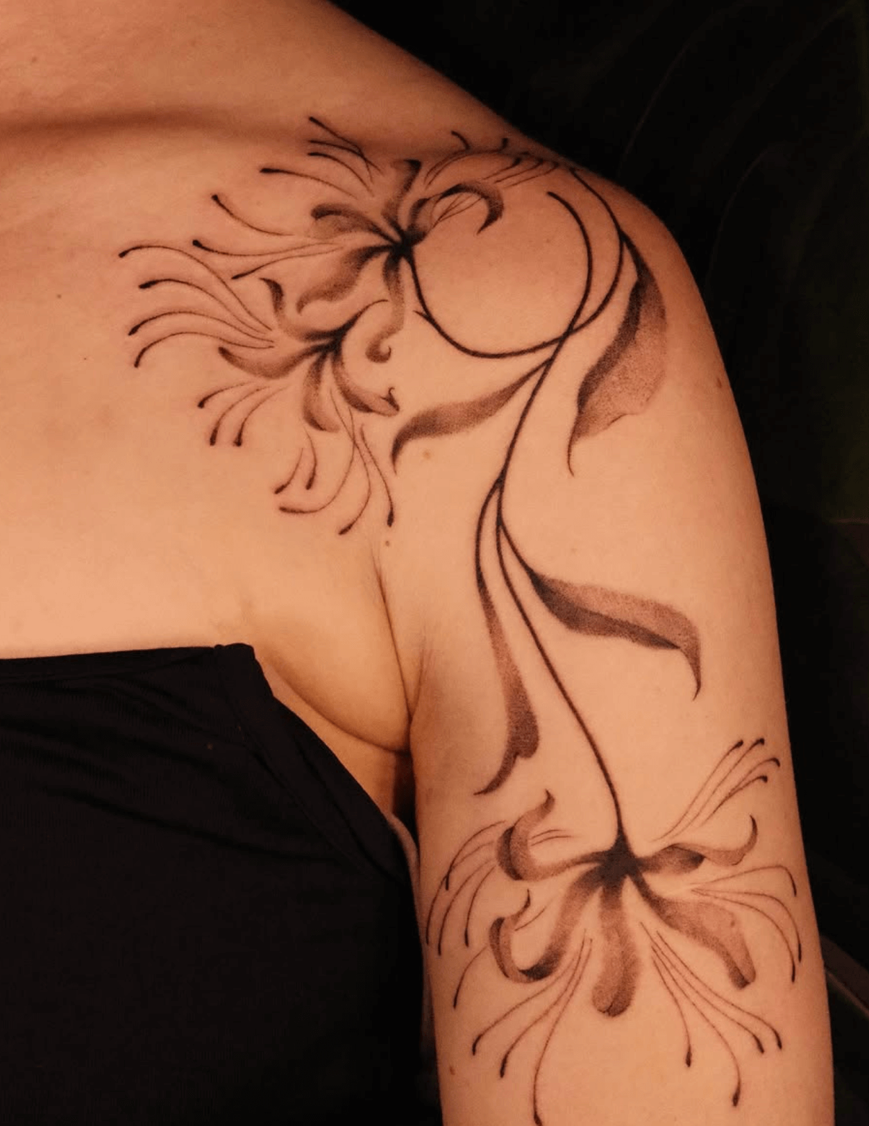 minimalist style tattoo by Jo