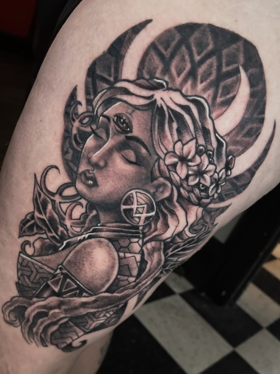 flower and third eye neo-traditional style tattoo by Oliver
