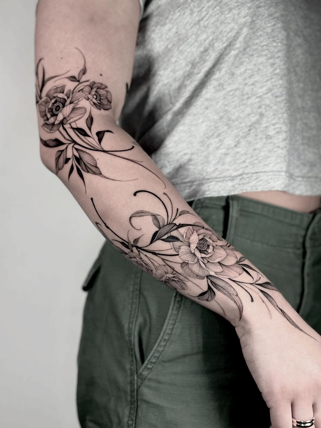 blackwork style tattoo by Brittnaami