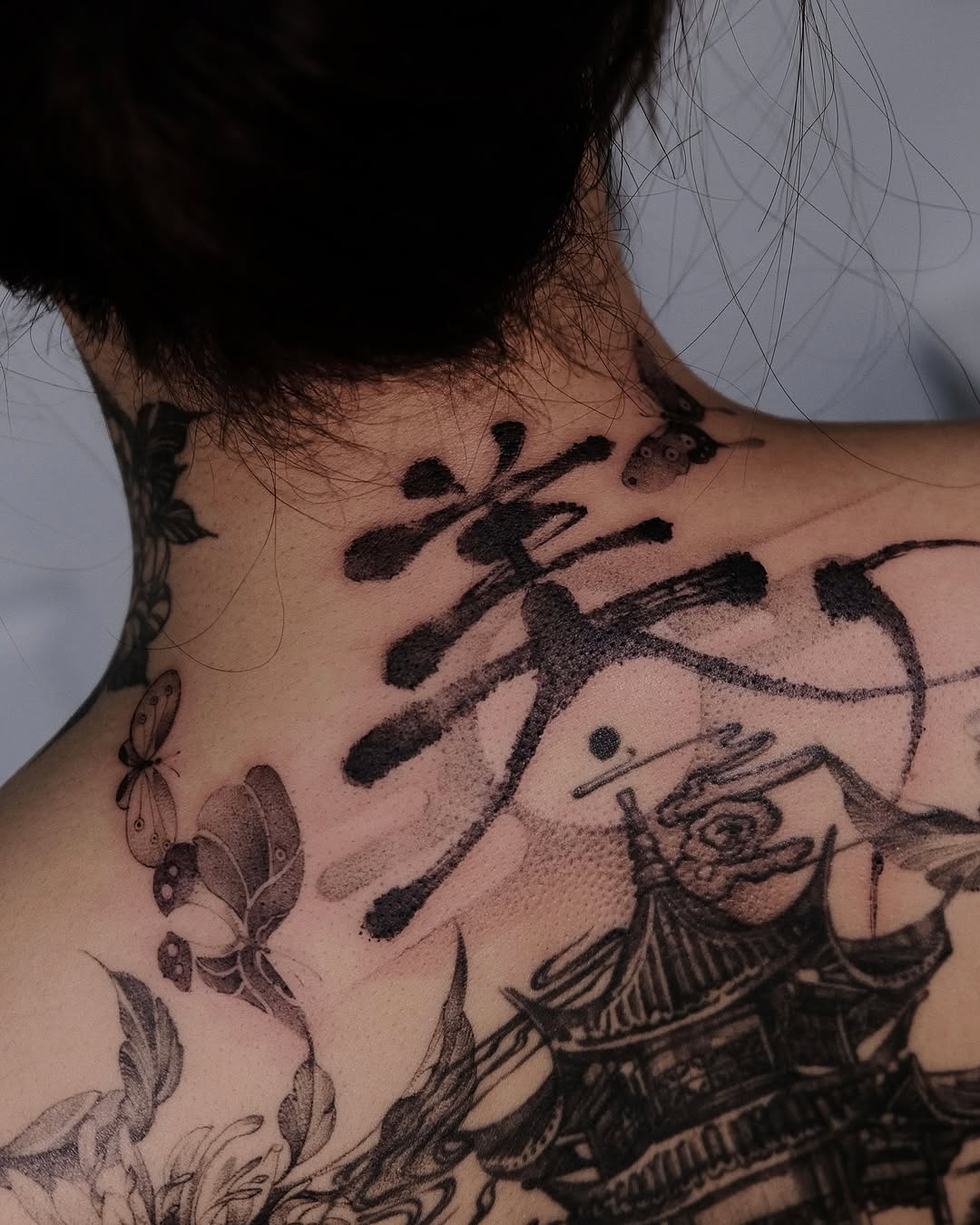 blackwork style tattoo by Beeso