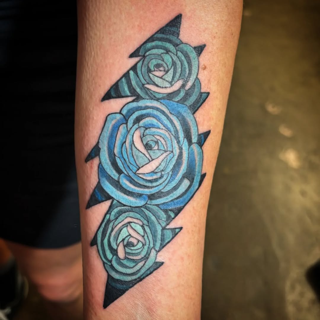 neo-traditional style tattoo by Salem