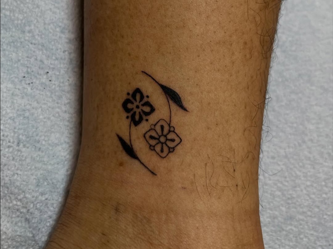 minimalism style tattoo by Dizzy